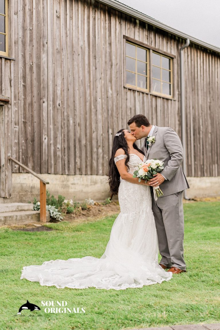 The Saltbox Barn Wedding // Rebecca & Austin