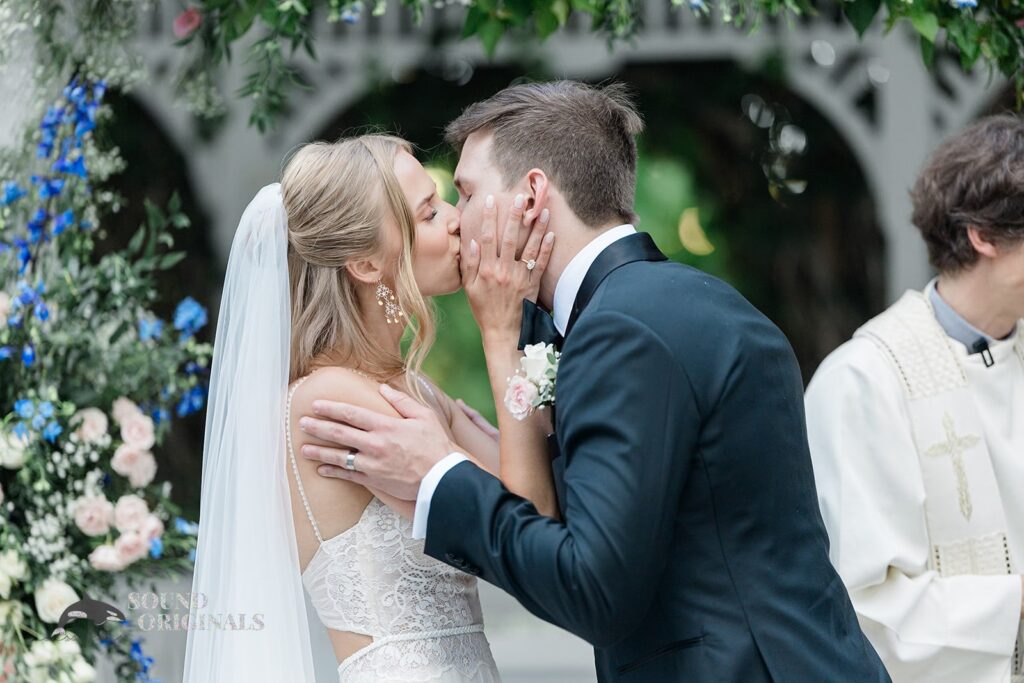 First kiss at The Palms Hotel &amp; Spa Wedding