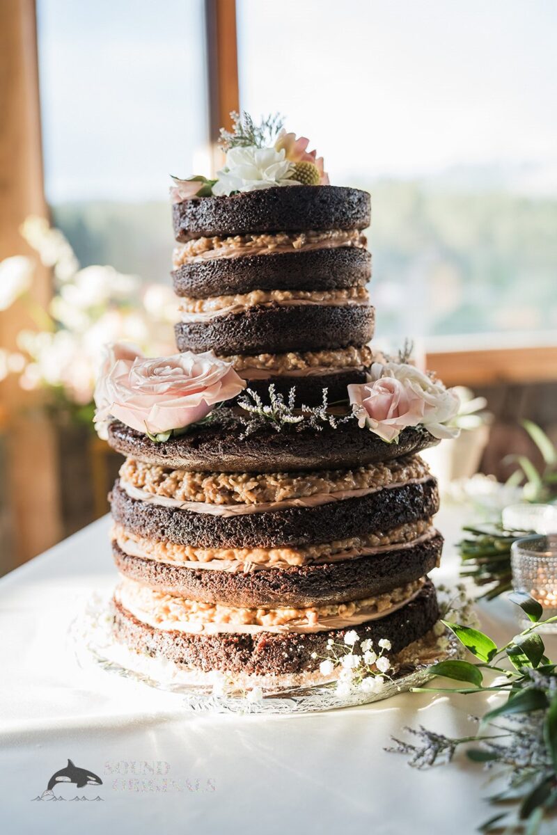 Mouthwatering cake in Evergreen Lake House Wedding